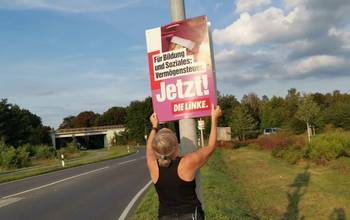 DIE LINKE Spremberg beim Plakatieren am zweiten Wochenende im September 21, in Spremberg.